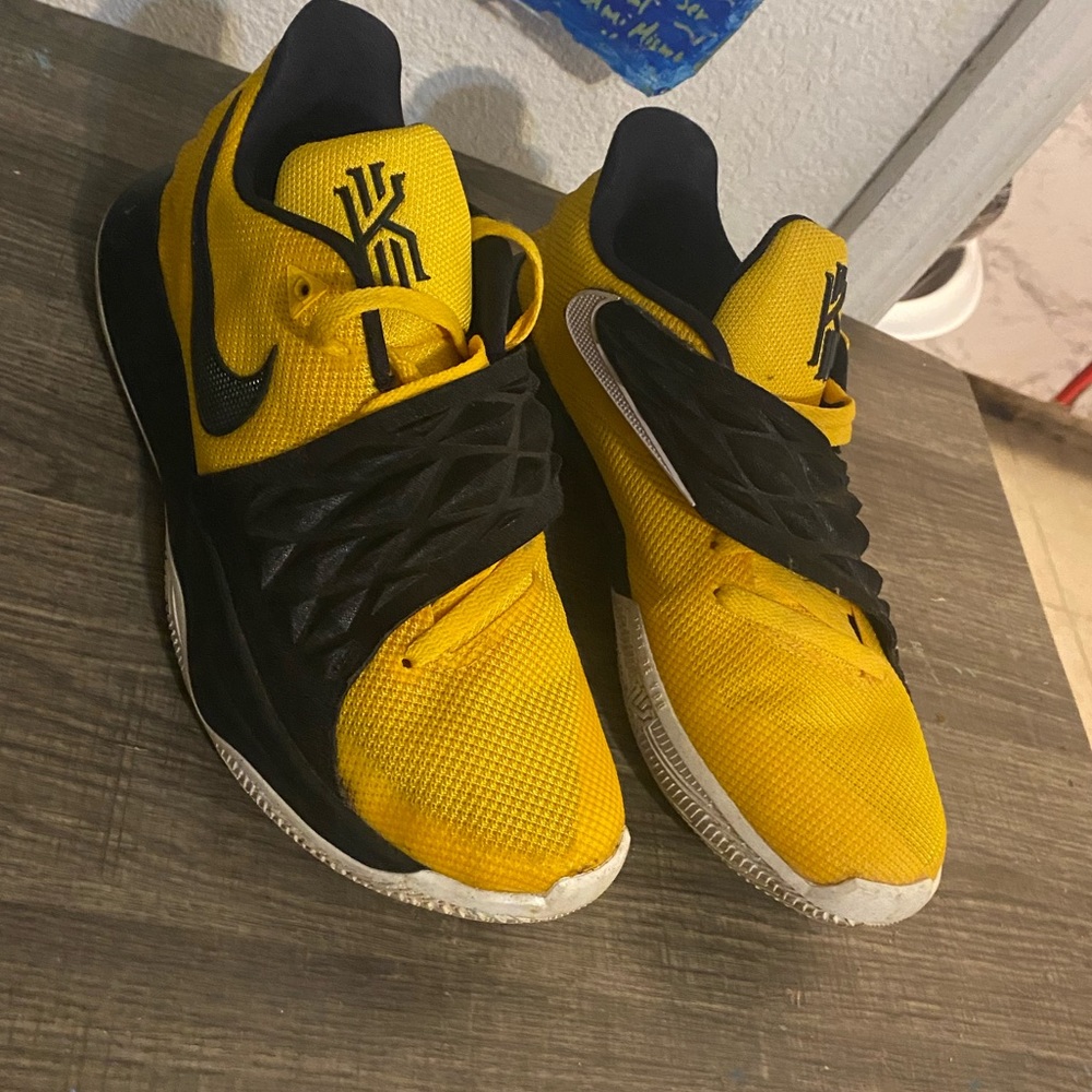 NIKE KYRIE 6 AMARILLO